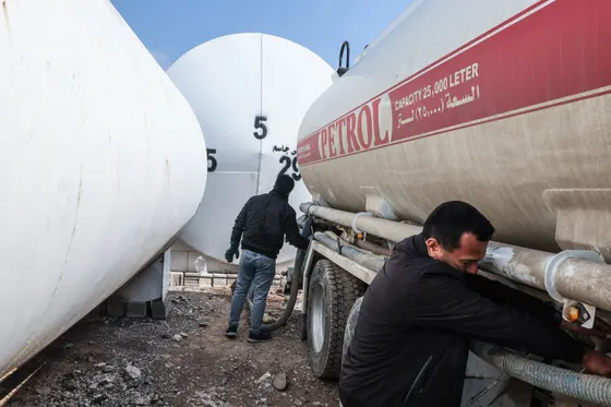 La guerre contre l'Iran comprime l'économie irakienne, les revenus pétroliers chutent et les prix augmentent
