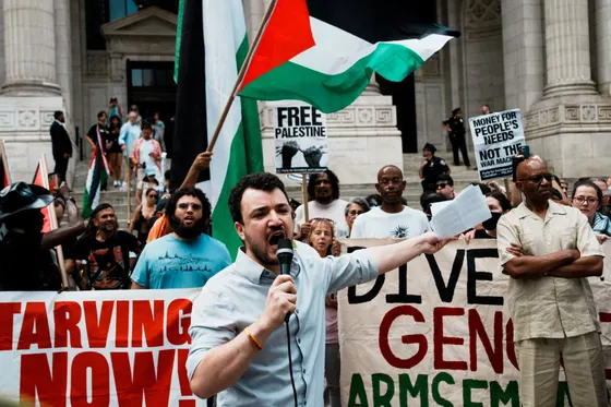 Pourquoi l'activiste pro-palestinien Mahmoud Khalil poursuit-il l'université Columbia ?