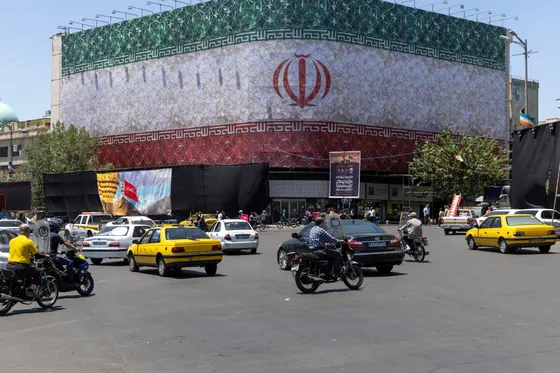 Un marché automobile inabordable illustre la crise du coût de la vie en Iran
