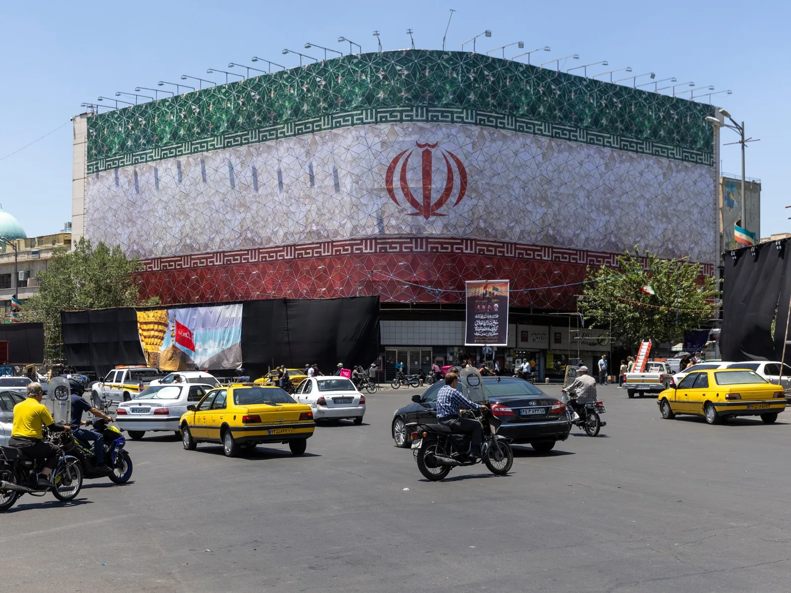 Un marché automobile inabordable illustre la crise du coût de la vie en Iran
