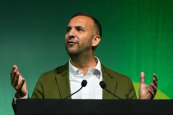 Avant les Verts britanniques, qui d’autre a assimilé le sionisme au racisme ?