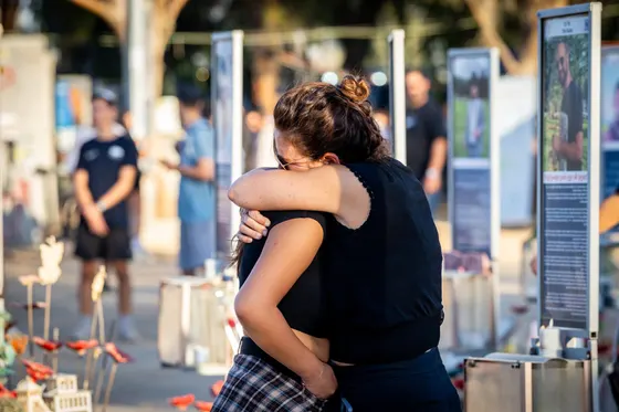 Commémoration des attentats du 7-Octobre | Les larmes se mêlent à la politique