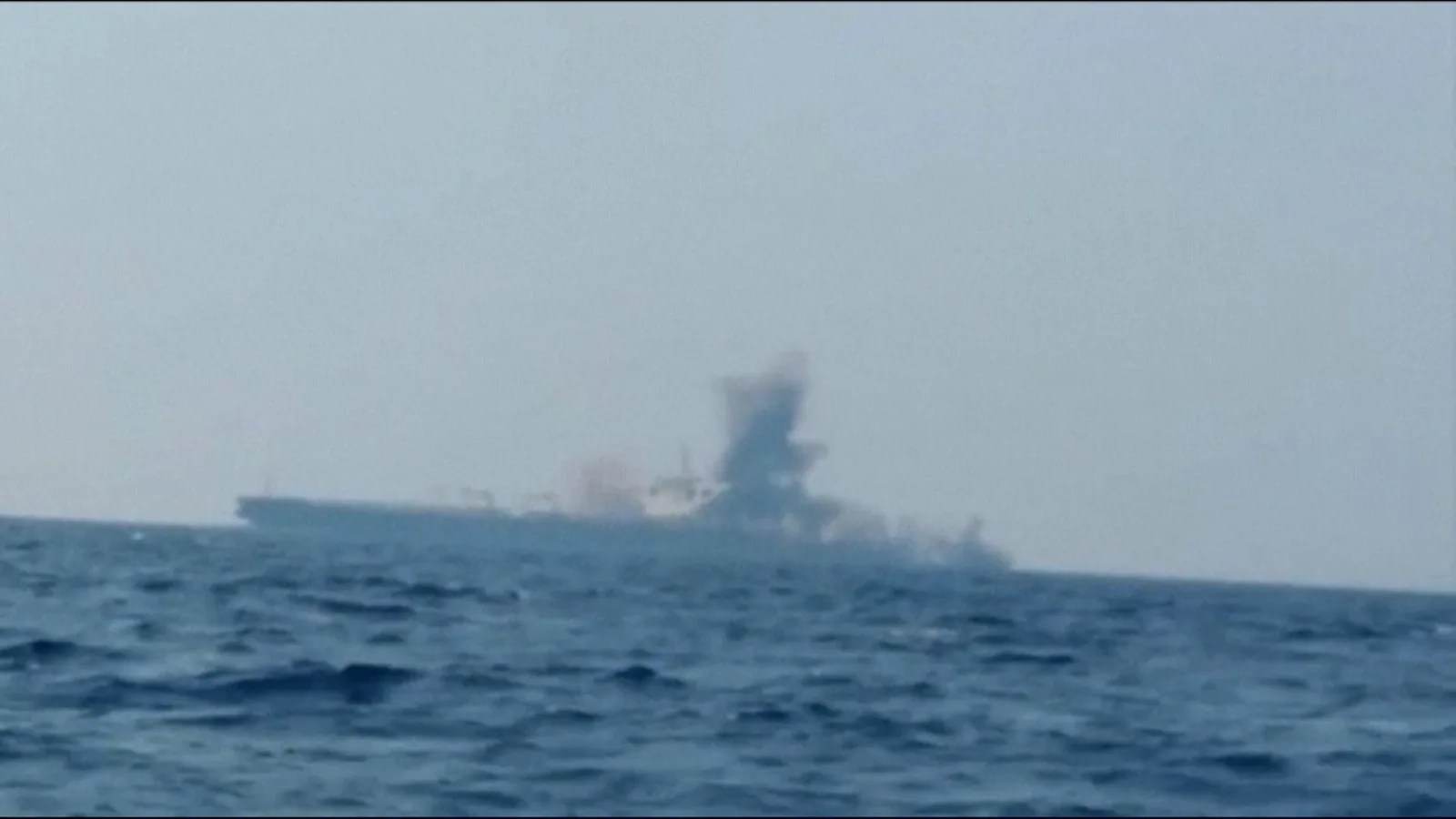 La télévision iranienne diffuse une vidéo censée montrer l'explosion d'un pétrolier dans le détroit d'Ormuz