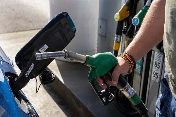 Le G7 va libérer 100 millions de barils de pétrole et de diesel, cela freinera-t-il les prix ?