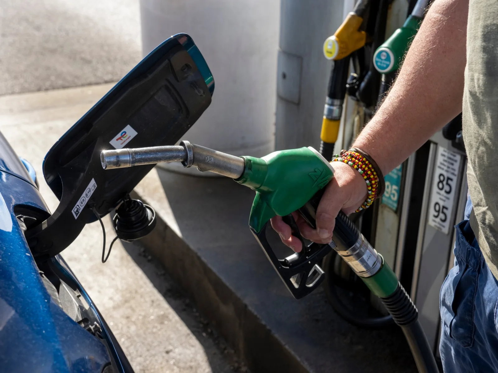 Le G7 va libérer 100 millions de barils de pétrole et de diesel, cela freinera-t-il les prix ?