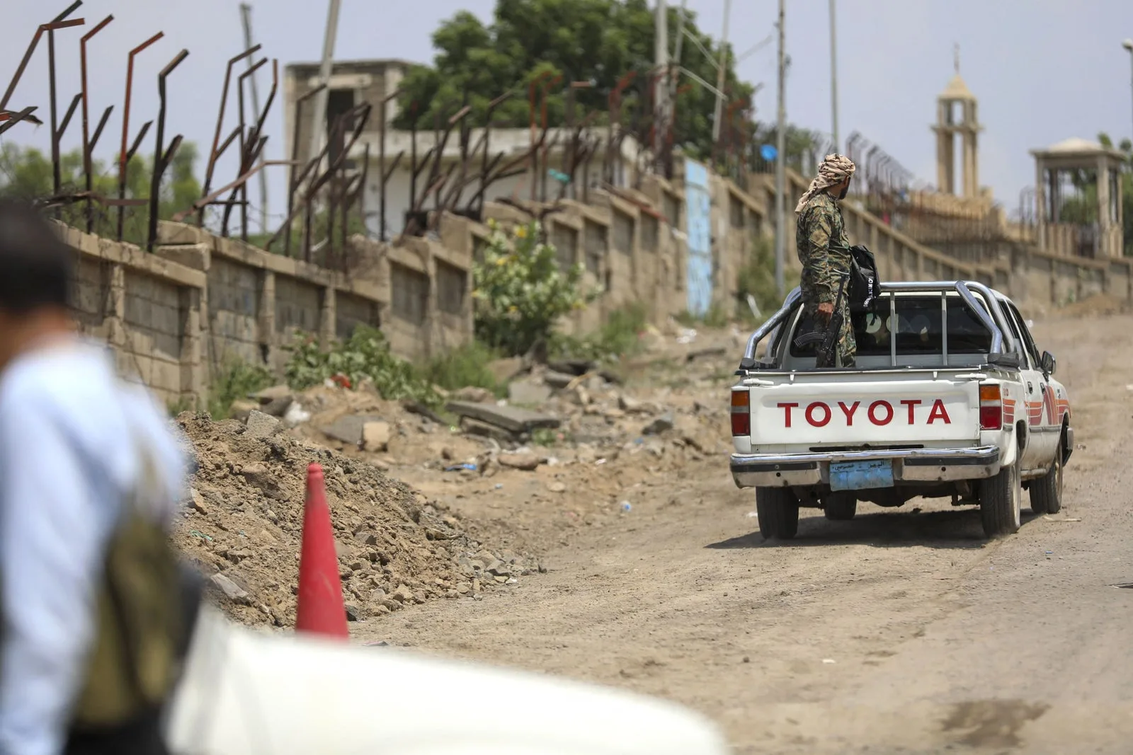 Les Houthis accusent Ryad de pilonner Sanaa, incendie sur un site d’Aramco