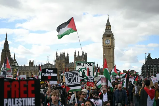 Photos : Des milliers de personnes manifestent en Europe pour exiger la fin de la guerre d'Israël à Gaza