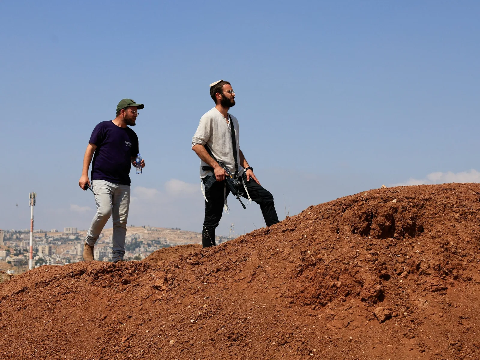 Alors que le Royaume-Uni sanctionne les colonies israéliennes, la solution à deux États est-elle morte ?