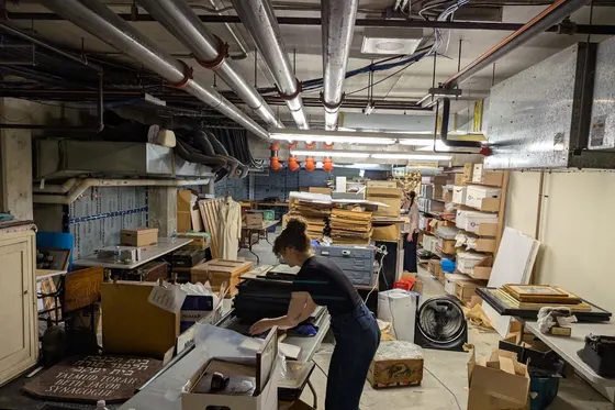 Après l'inondation des archives juives de Winnipeg, un énorme effort de récupération est en cours