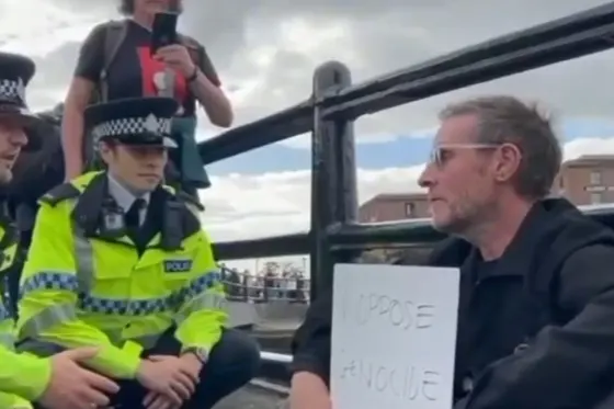 Arrestation : Massive Attack solidaire de Palestine Action