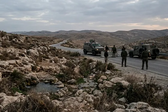 Attaque terroriste par balles près de Neveh Tzuf : un homme grièvement blessé, chasse au tireur