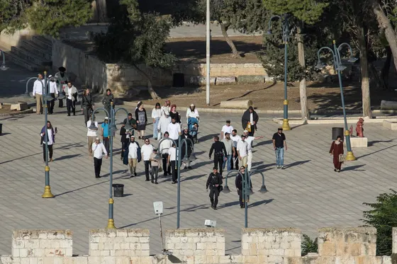 Ben-Gvir se joint à des centaines d'Israéliens pour prendre d'assaut l'esplanade de la mosquée Al-Aqsa
