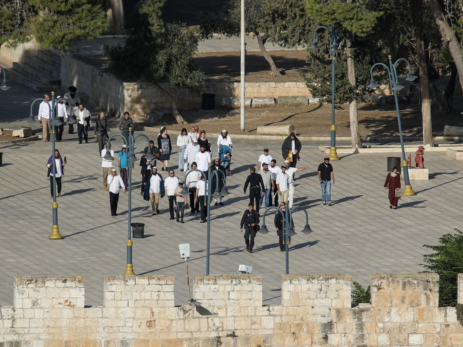 Ben-Gvir se joint à des centaines d'Israéliens pour prendre d'assaut l'esplanade de la mosquée Al-Aqsa