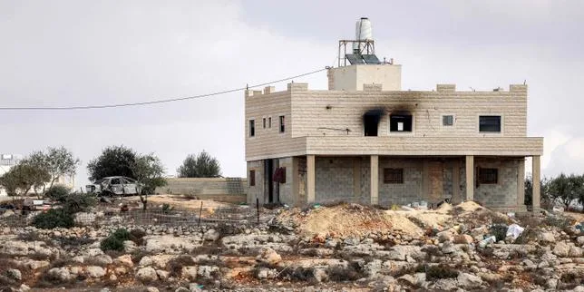 Cisjordanie : plus de 100 colons israéliens attaquent un village palestinien ; Benyamin Nétanyahou dénonce leur comportement