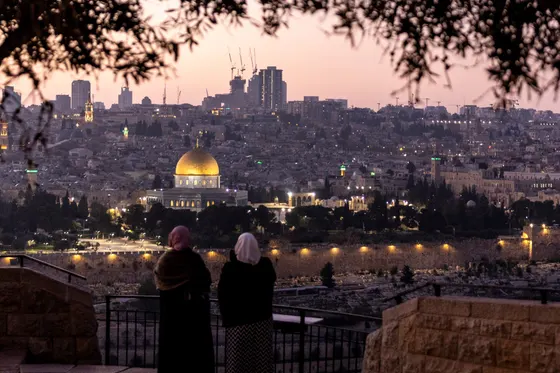 Des colons israéliens prennent d'assaut Al-Aqsa dans le dernier ciblage de sites de Jérusalem-Est