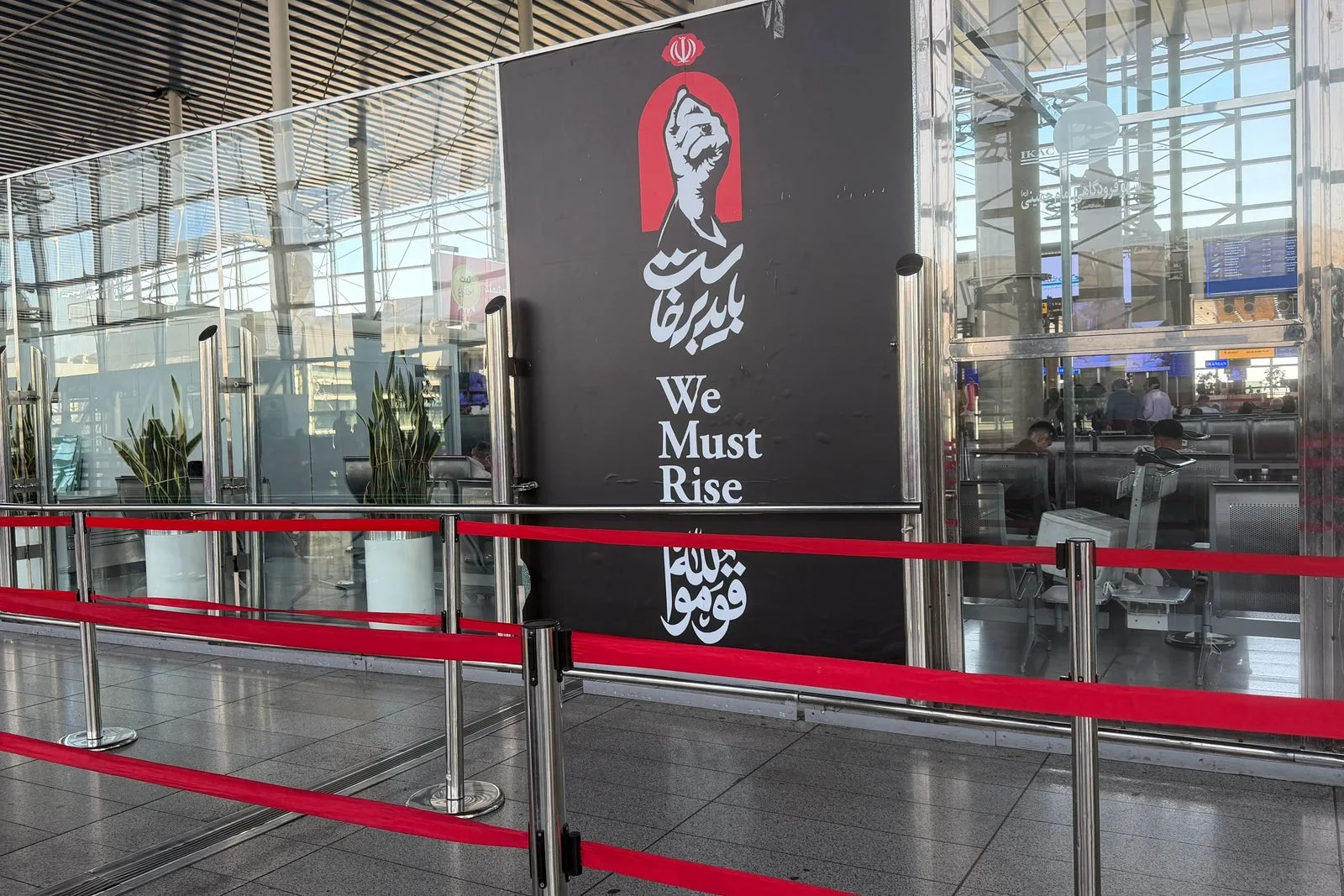 Des compagnies aériennes de l’Iran annulent des vols après les sanctions américaines