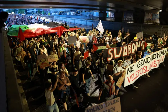 Des milliers de manifestants protestent à Ljubljana alors que la Slovénie ouvre la première ambassade d'Israël