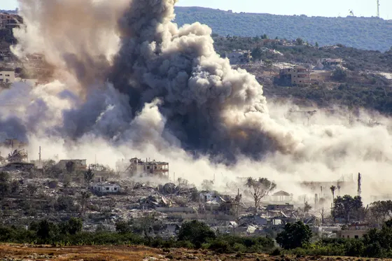 Deux personnes blessées par des tirs d'artillerie israéliens alors que les troupes avancent au sud du Liban