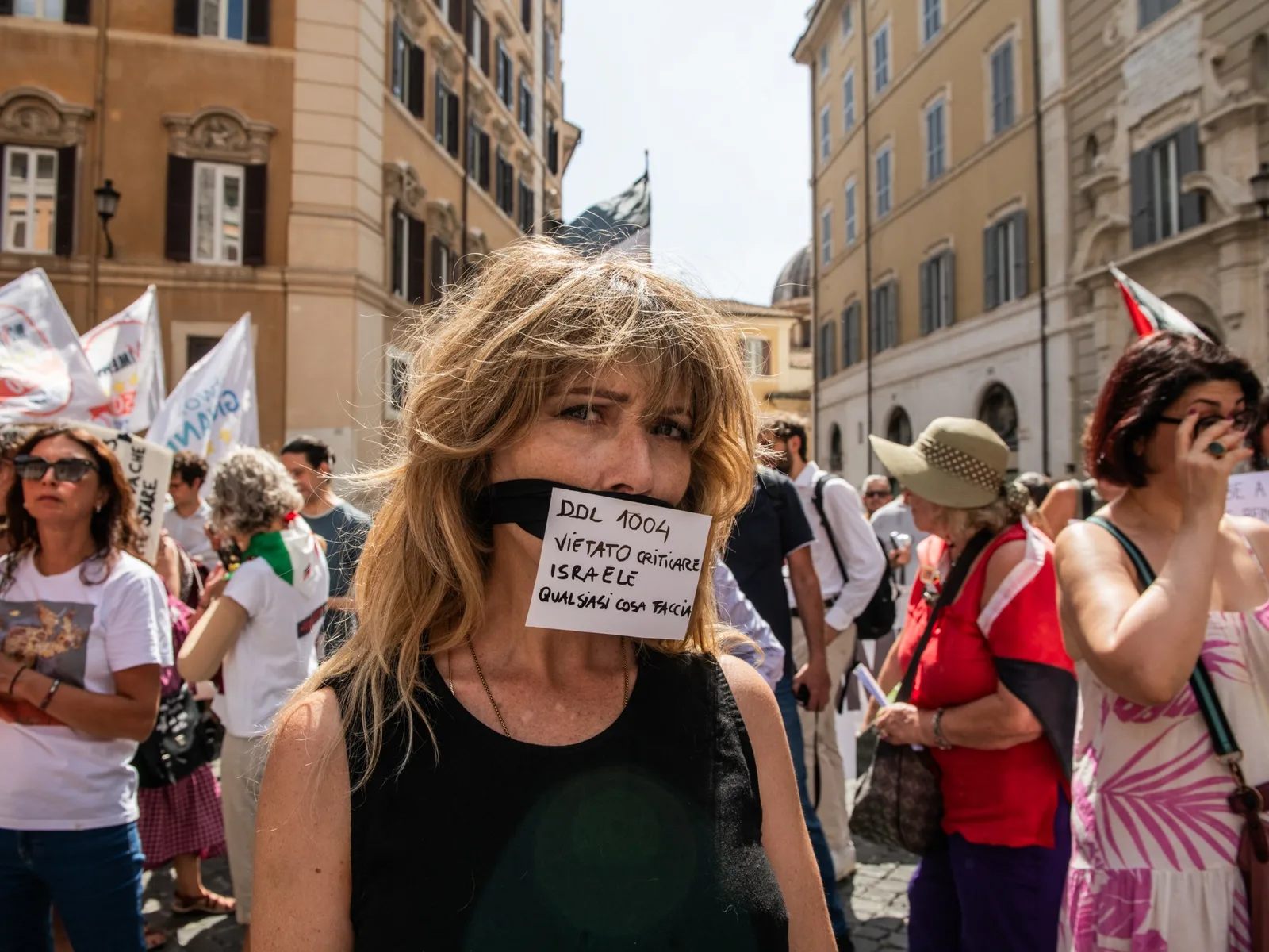 Expert de l'ONU Albanese, les manifestants avertissent contre le projet de loi antisémite de l'Italie