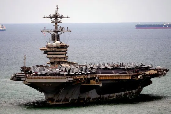 Guerre au Moyen-Orient : Washington admet des tentatives de suicide sur un porte-avions mobilisé contre l’Iran
