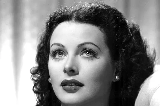 Hedy Lamarr, star hollywoodienne devenue pionnière des réseaux sans fil