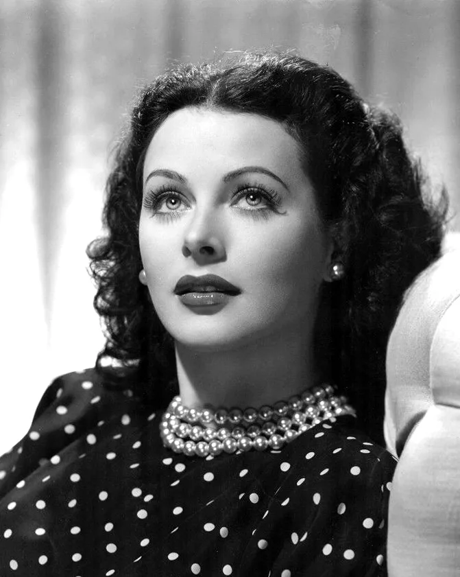 Hedy Lamarr, star hollywoodienne devenue pionnière des réseaux sans fil