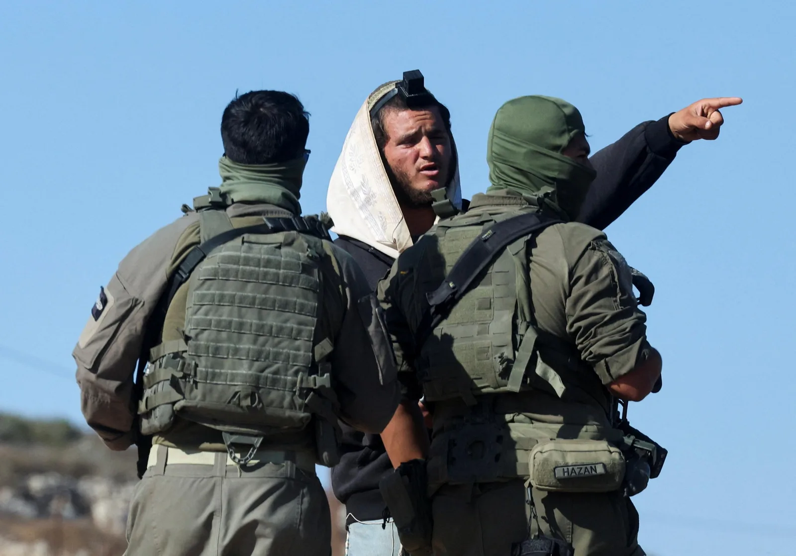 « Il faut être un professionnel pour les distinguer » : en Cisjordanie, quand colons et armée israélienne se confondent