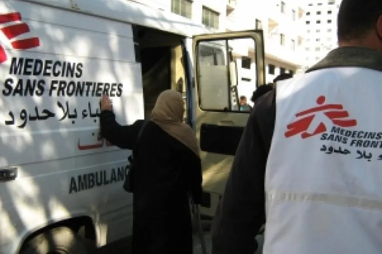 Israël bombarde un bus MSF à Gaza