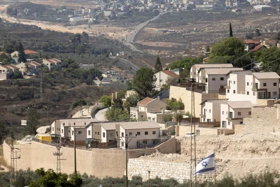Israël offre de l'argent aux entreprises touchées par l'interdiction commerciale ; l'Europe tergiverse sur de nouvelles règles