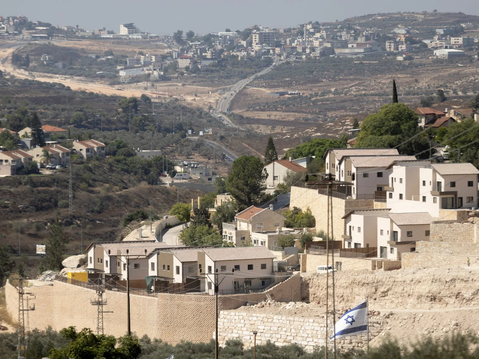 Israël offre de l'argent aux entreprises touchées par l'interdiction commerciale ; l'Europe tergiverse sur de nouvelles règles