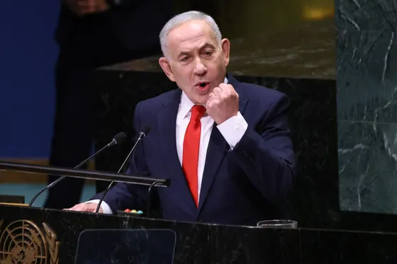 La bellicisme de Netanyahu à l'ONU lui vaut des acclamations chez lui alors que le monde quitte la salle