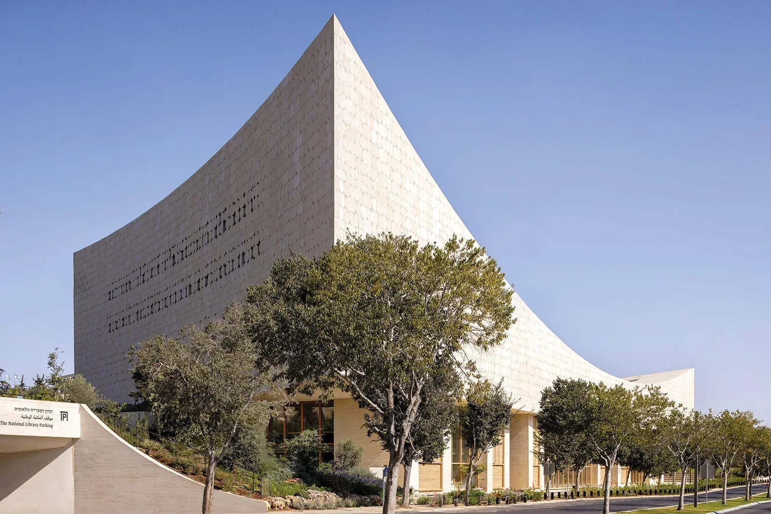 La Bibliothèque nationale d'Israël collecte les livres du souvenir avant le troisième anniversaire du 7 octobre