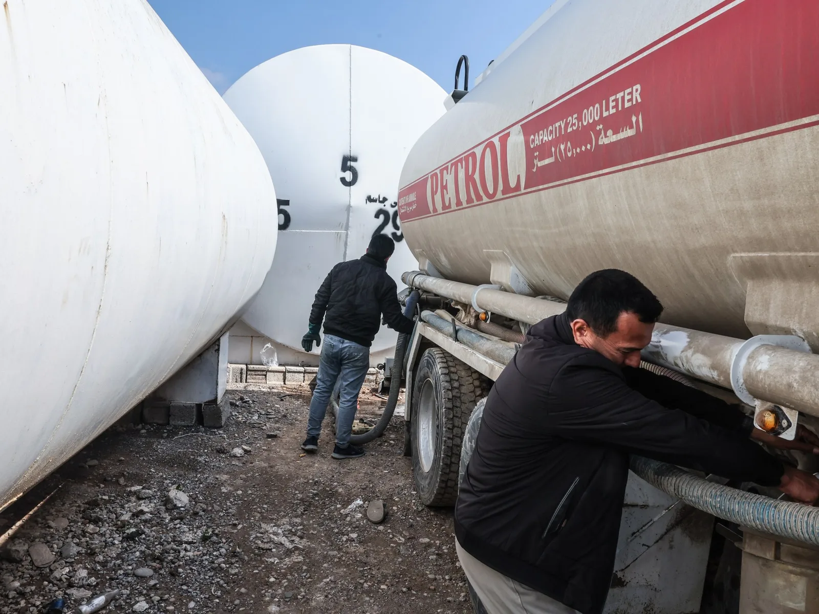 La guerre contre l'Iran comprime l'économie irakienne, les revenus pétroliers chutent et les prix augmentent