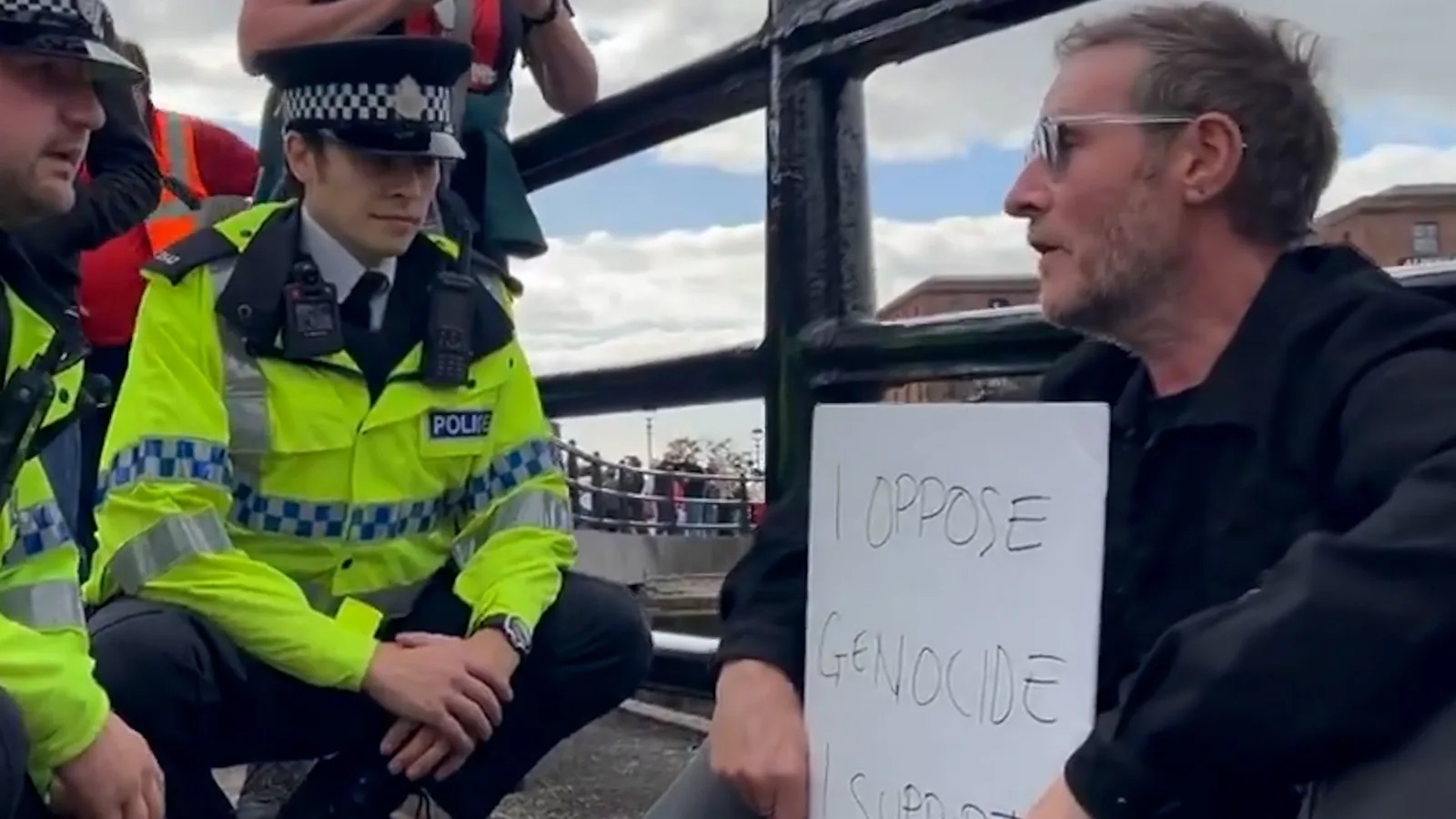 Le chanteur de Massive Attack arrêté lors d'une manifestation pro-palestinienne au Royaume-Uni