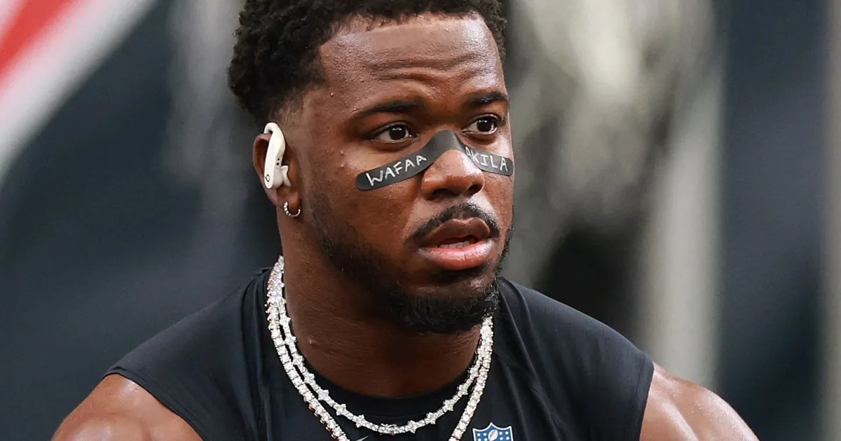Le joueur de NFL Azeez Al-Shaair rend hommage à la fillette palestinienne tuée Wafaa Akila