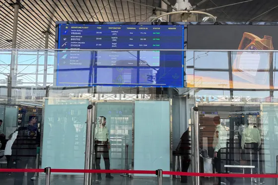 Les Émirats arabes unis interdisent les compagnies aériennes iraniennes alors que les sanctions américaines étranglent le secteur aérien iranien