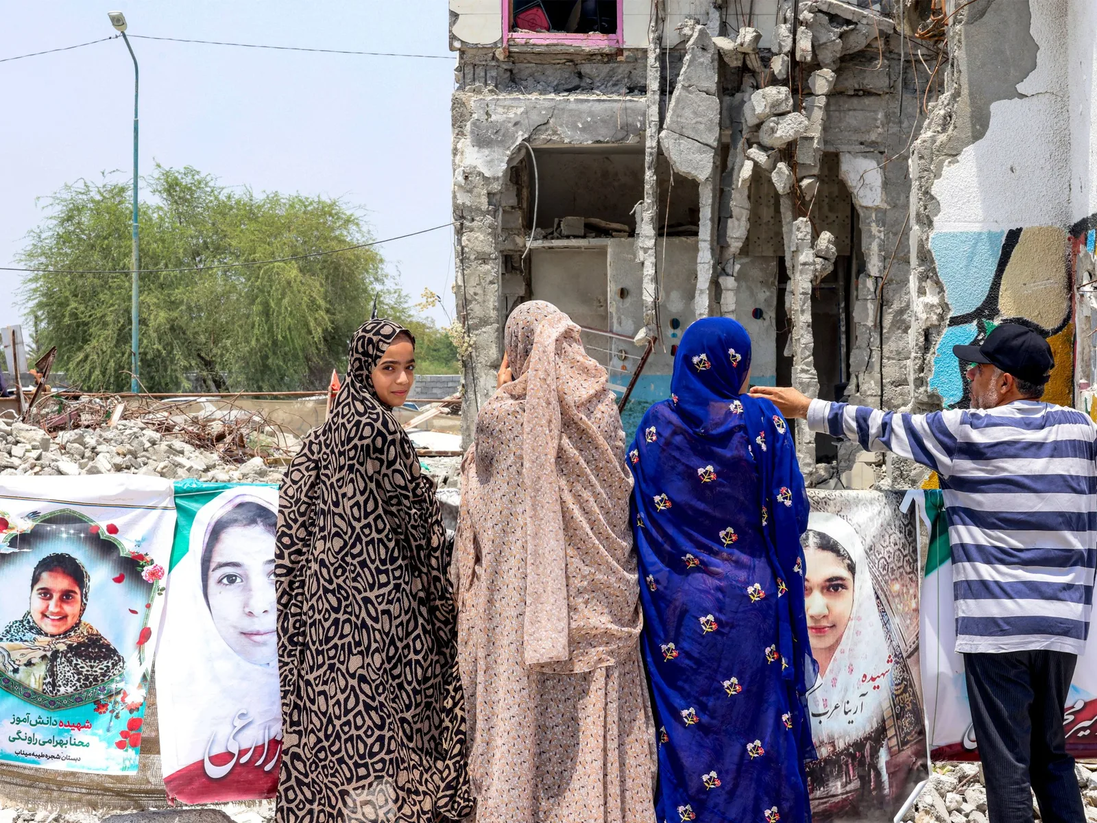 Les enfants iraniens retournent à l'école sous l'ombre de la guerre