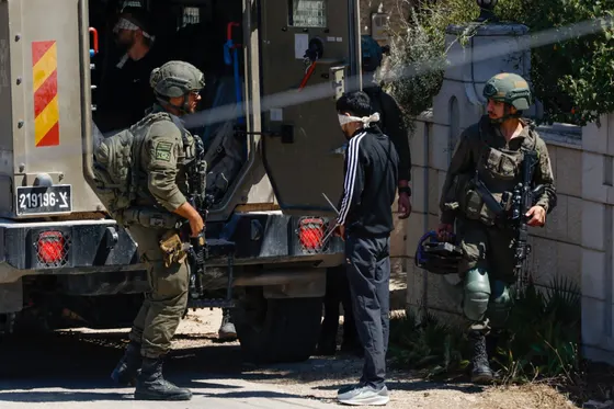 Les forces israéliennes arrêtent des dizaines de Palestiniens lors d'une descente en Cisjordanie occupée