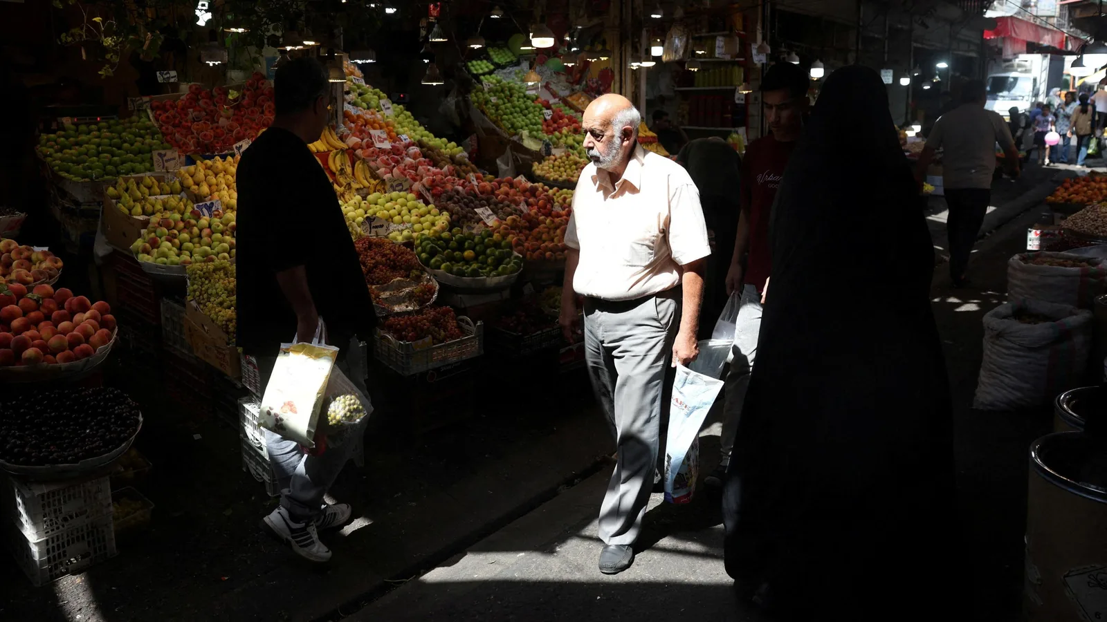 « Les gens n’ont plus d’argent » : les Iraniens en première ligne face aux sanctions américaines