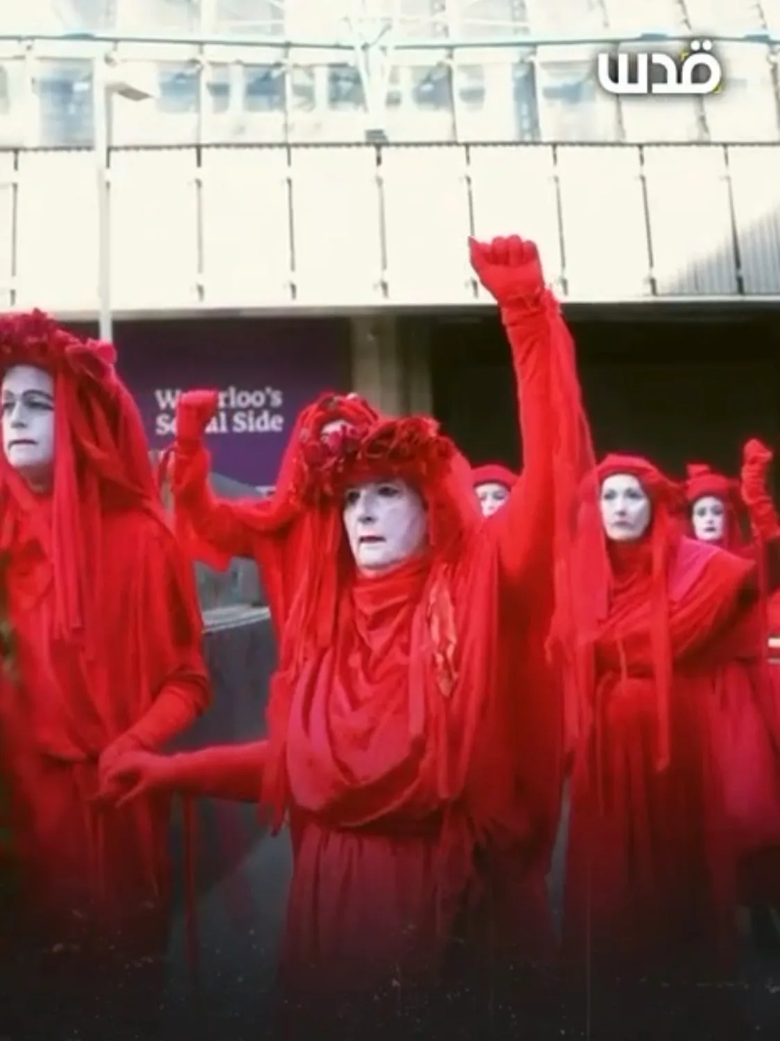 Les « Rebelles rouges » dans la rue contre le génocide, à Londres