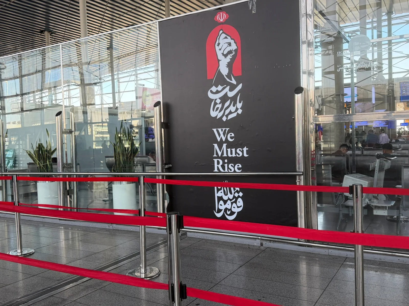 Les sanctions aériennes américaines perturbent les vols en Iran et poussent les voyageurs vers la route