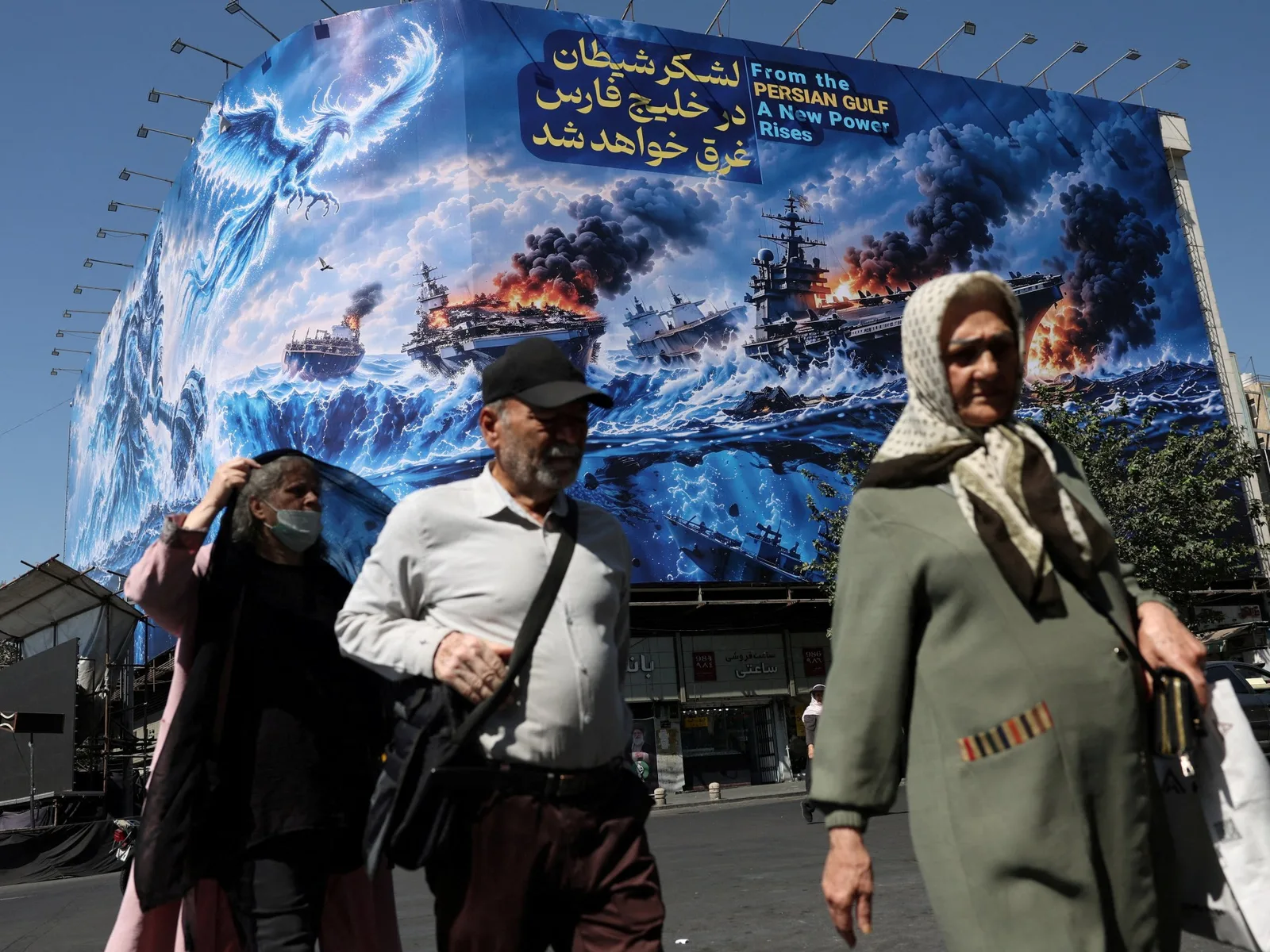 Les tensions persistent dans le détroit d'Ormuz alors que l'Iran et les États-Unis s'éloignent d'un accord