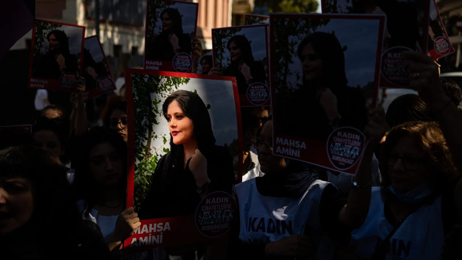 Manifestations «Femme, Vie, Liberté» en 2022 : Amnesty International accuse les autorités iraniennes de crimes contre l’humanité
