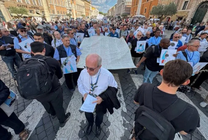 Marche à Rome des « Prêtres contre le Génocide »