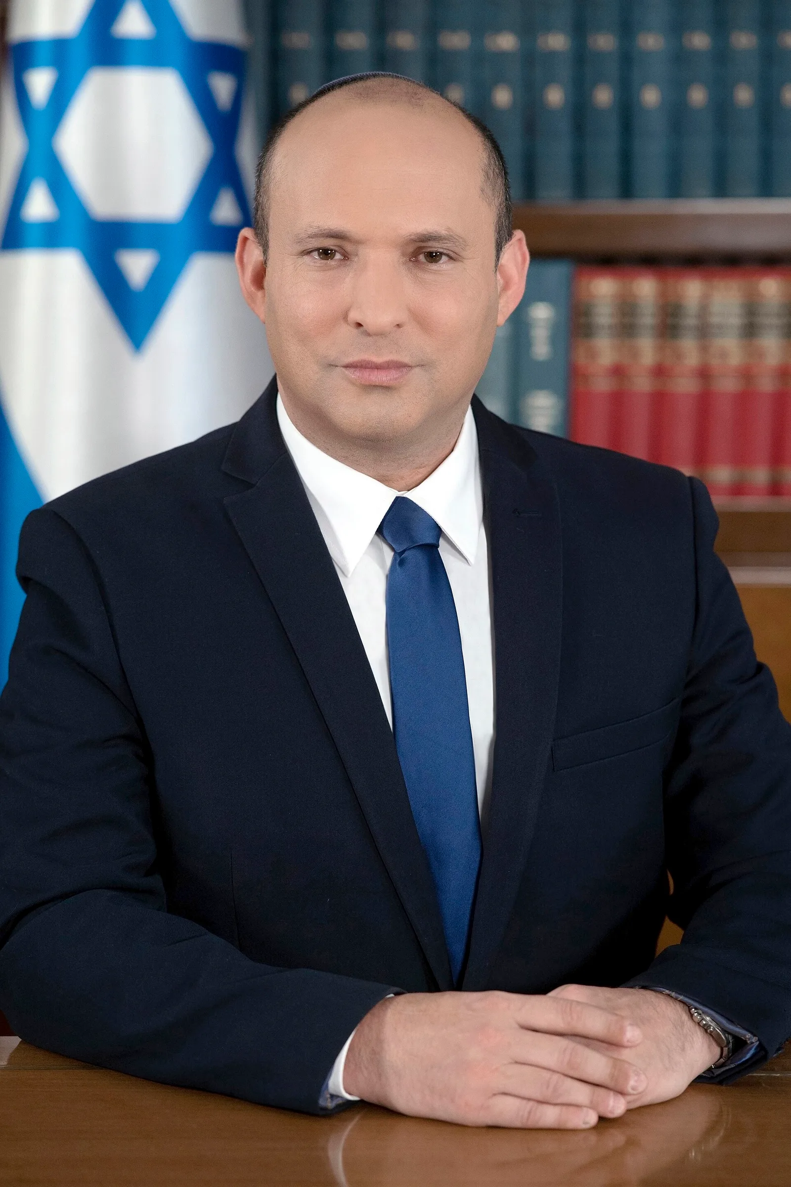 Naftali Bennett visé par des jets d'objets lors d'une visite à Bnei Brak