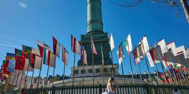 Paris Design Week : le retrait d’un drapeau israélien d’une installation artistique vandalisée fait polémique