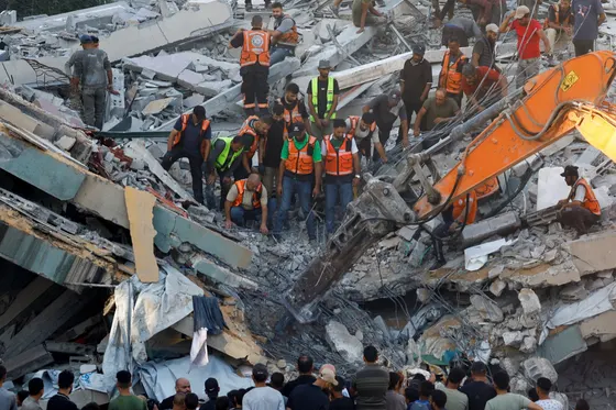 Photos : L'effondrement d'un immeuble à Gaza tue 20 personnes, dont des femmes et des enfants