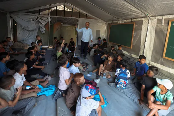 Photos : les enfants de Gaza retournent en classe dans des tentes et des ruines
