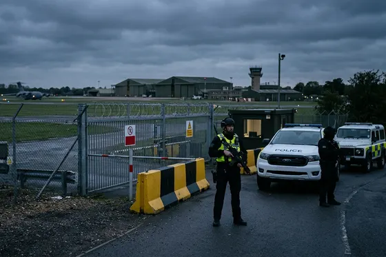 RAF Fairford : les cinq suspects arrêtés libérés sous caution, piste iranienne examinée