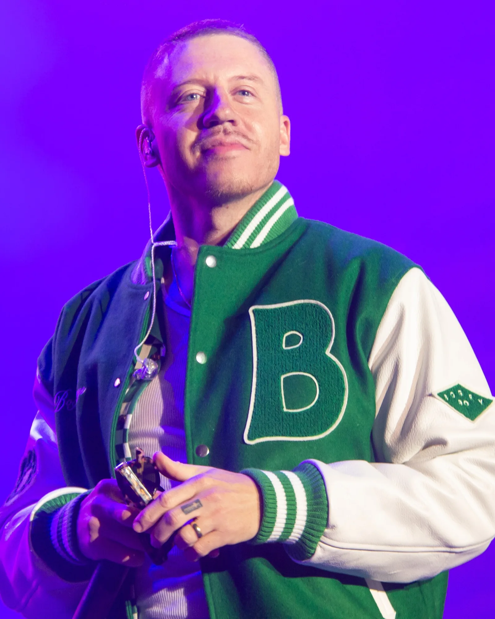 Robert Kraft écarte Macklemore et promet 2 millions de dollars pour Gaza
